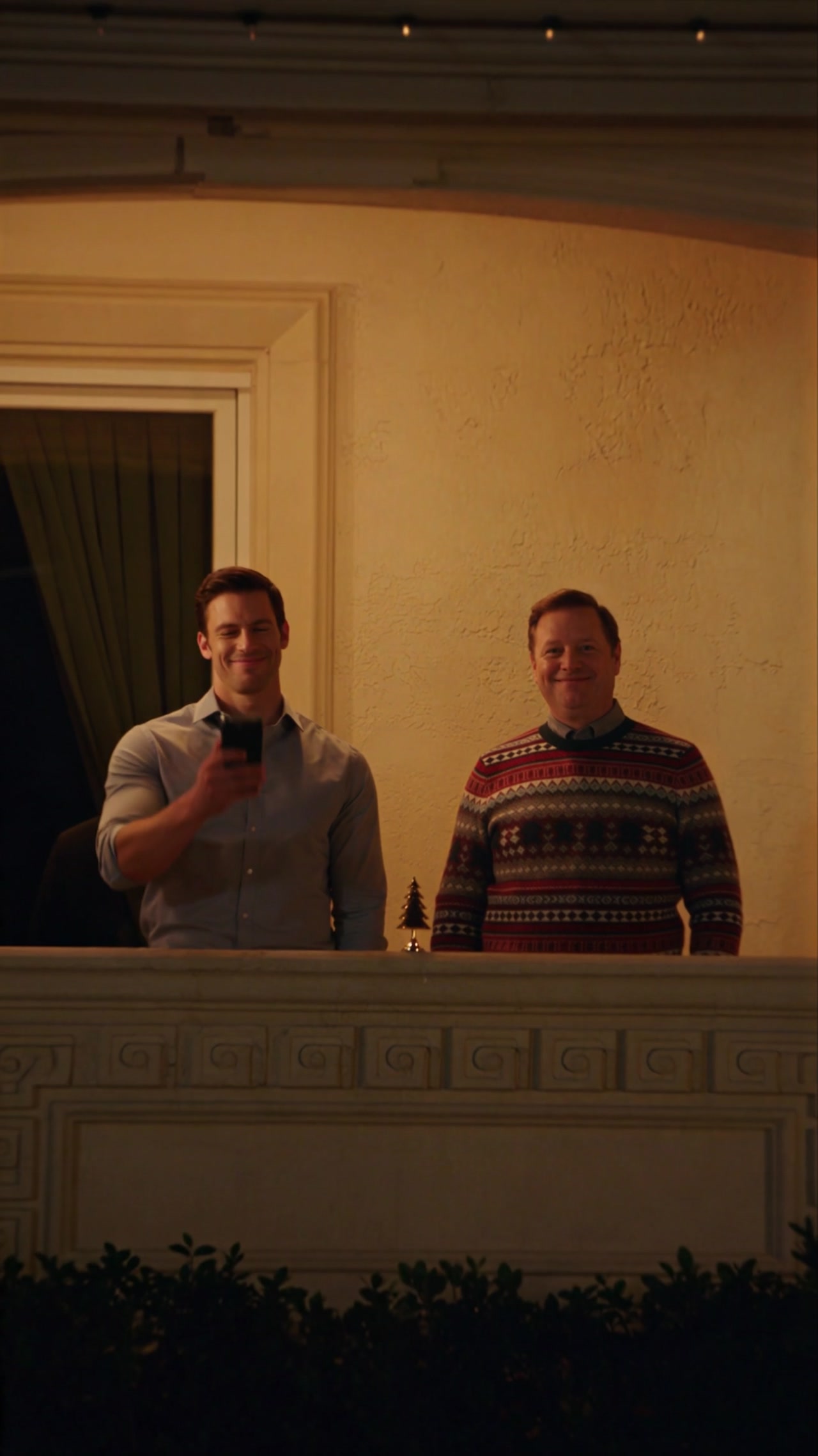 The one-bulb Christmas masterpiece — Mr. Christmas Lights promotional video