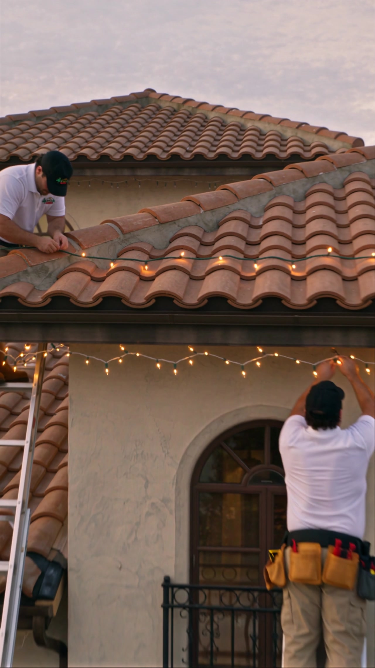 The oversized snowman Christmas surprise — Mr. Christmas Lights promotional video